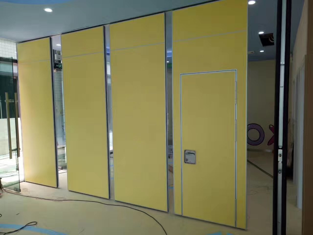 Soundproof Sliding Folding Floor To Ceiling Movable Wall Partition For Restaurant