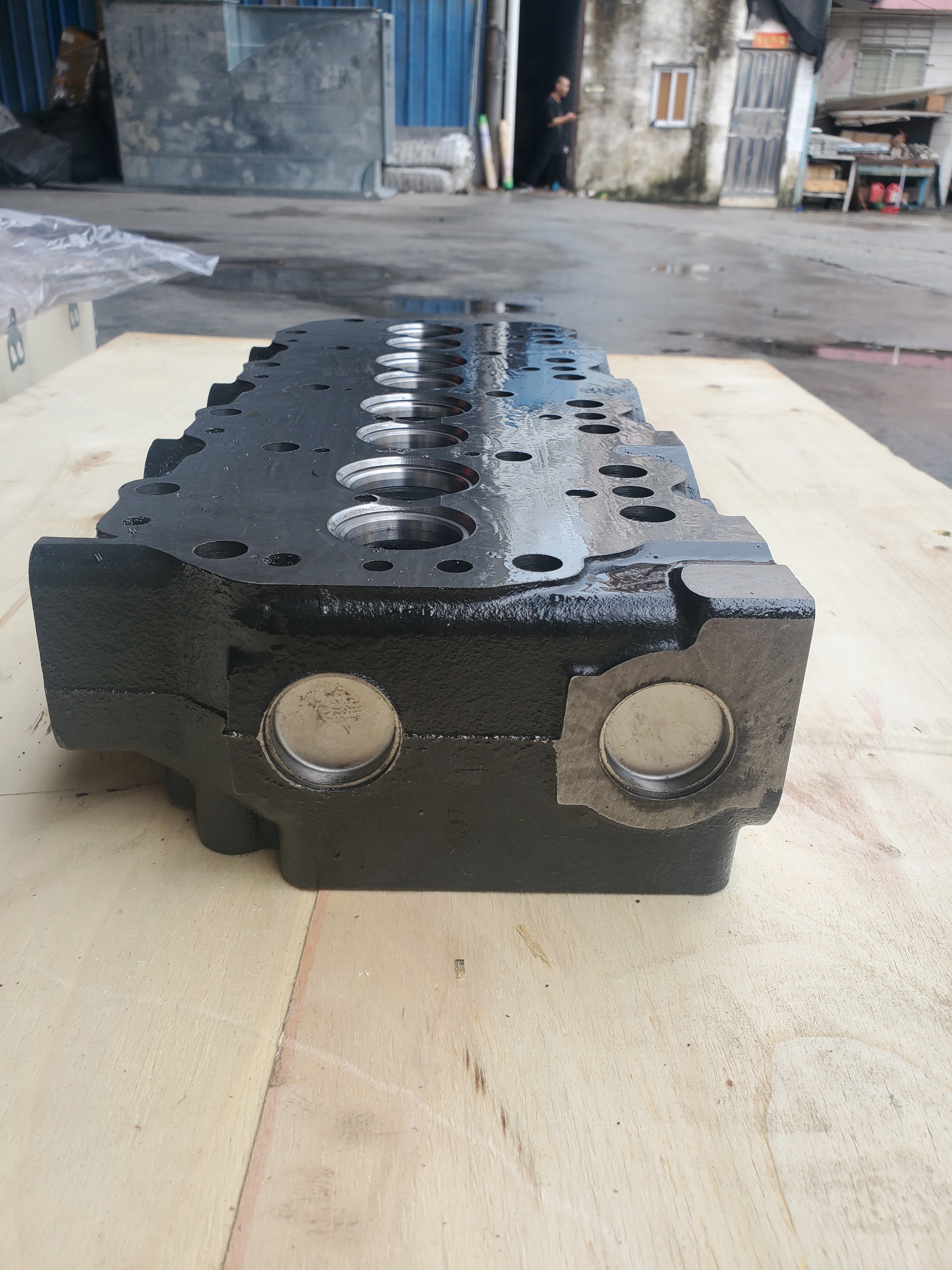 11039-69T03 Nissan Engine Cylinder Head Model Bd30 Is Made Of Cast Iron