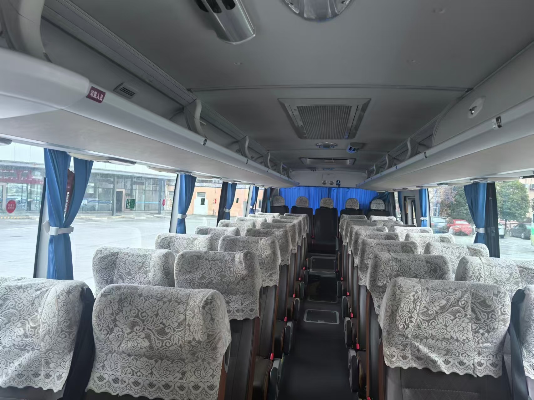 Coach Bus Second Hand 38 Seats Middle Tour Bus Yutong ZK6906 With 8 Meters Long Airbag Suspension