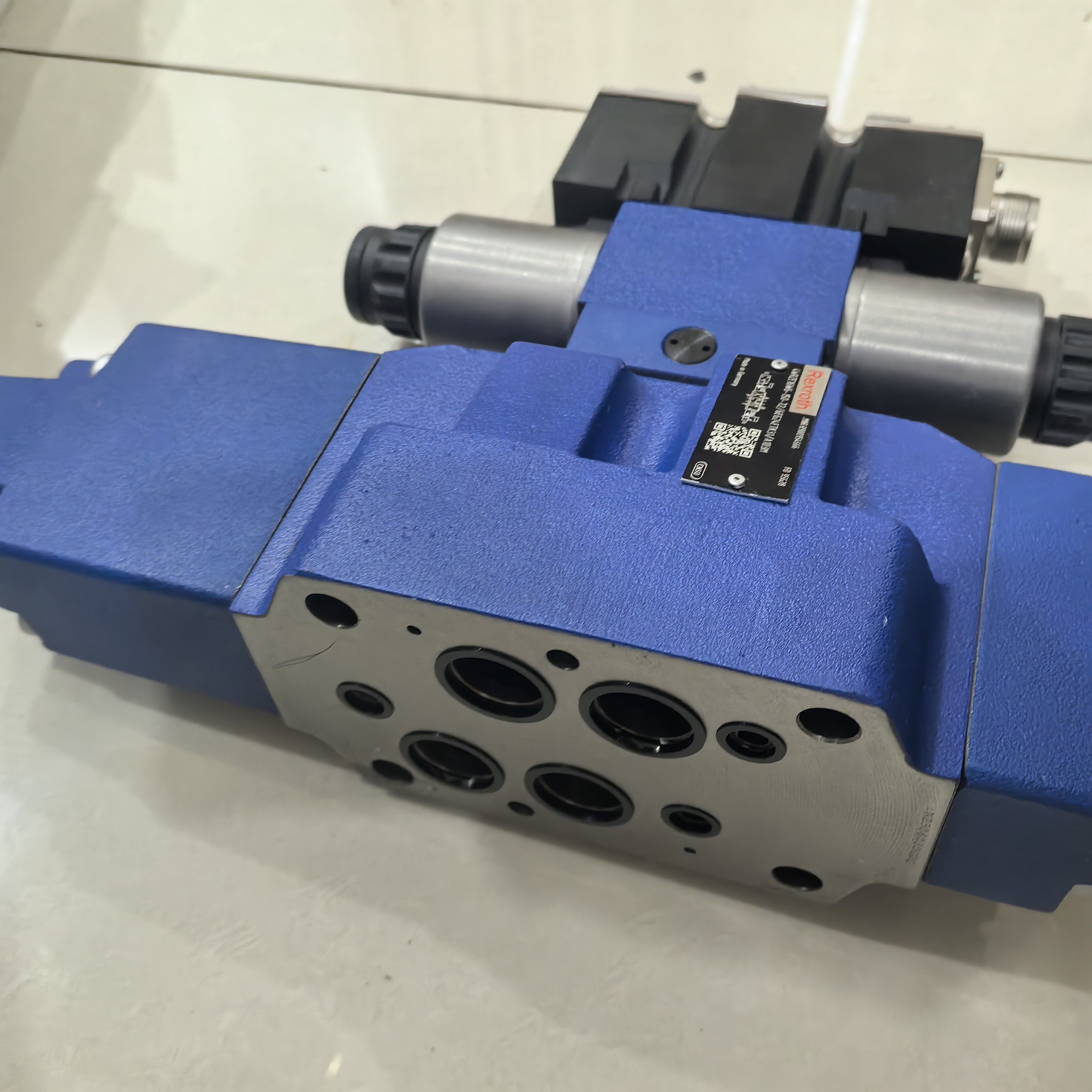 Original And Rexroth R900958788 Solenoid Valve With 20X4X5 Cm Pressure Reducing Valve