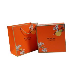 Embossing Rigid Gift Bag With Handles FSC ISO certification