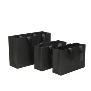 Soft Edge Black Paper Carrier Bags , Recycled Gift Bags Various Shape Available
