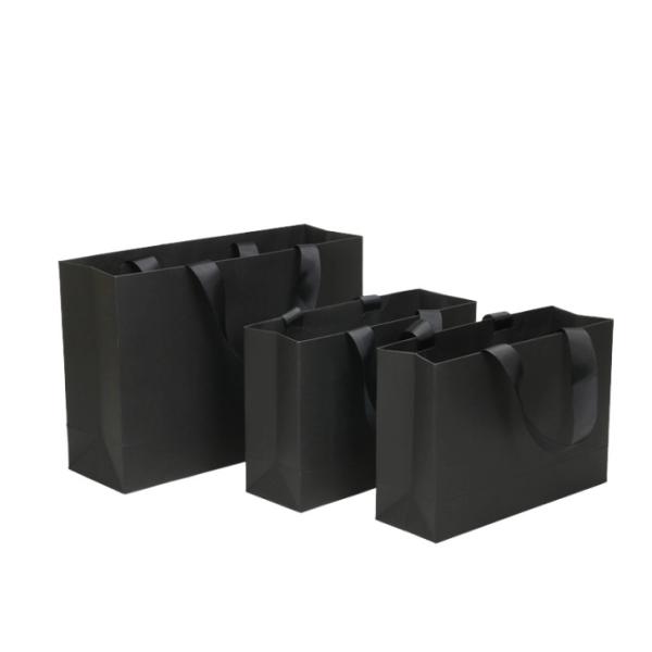 China Soft Edge Black Paper Carrier Bags , Recycled Gift Bags Various Shape Available factory