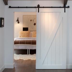 China Modern HDF Barn Internal Wooden Sliding Doors 214cm 6 Layers PU Painting factory