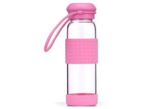 China Round Glass Drinking Bottle With Silicone Sleeve Heat Resistant Feature factory