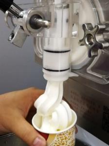 China Food Additive Emulsifier Distilled Glycerin Monostearate E471 DMG DH-P90-G Bread Emulsifier factory