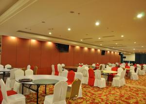 China Lecture Partition Theatre Movable Walls Commercial Fabric Partition Walls factory