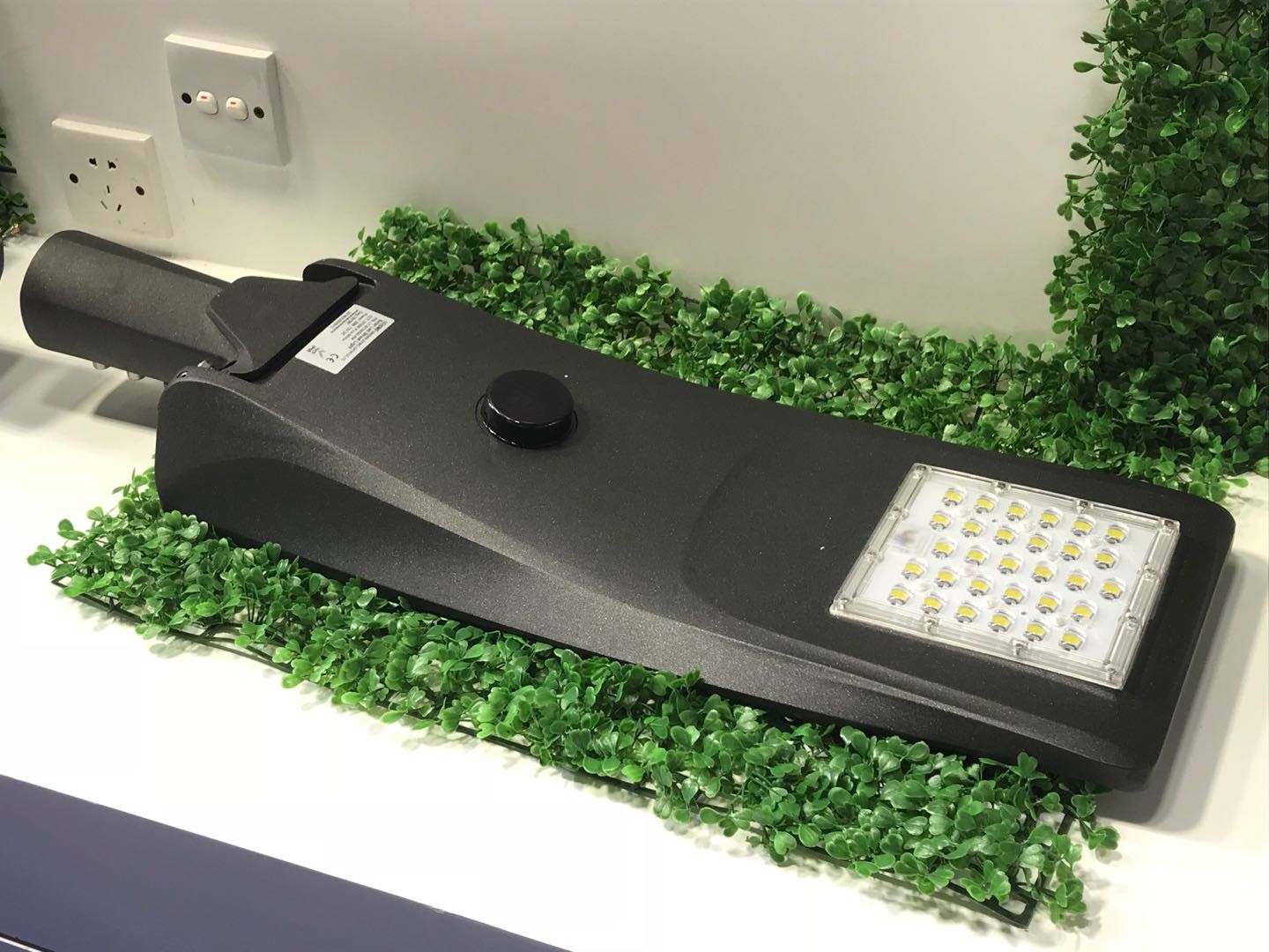 Smart Control Solar Powered Street Lights All In One Wireless Installation