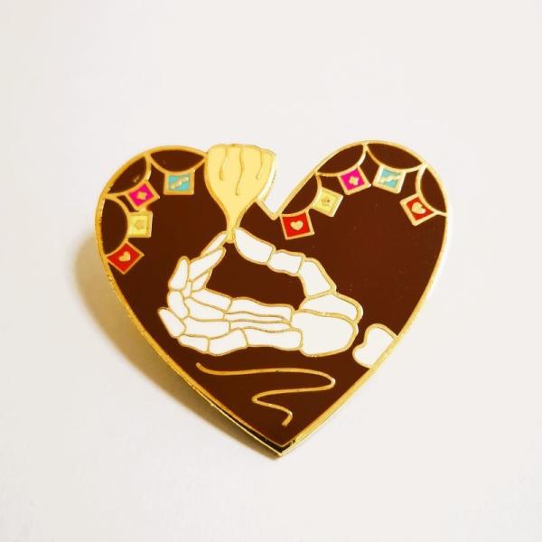 China Iron Heart Shaped Stamped Custom Hard Enamel Pins With Gold Plating And Double Posts factory