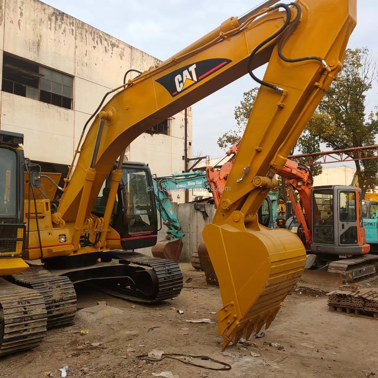 Used Excavator CAT 320CL Earthmoving Mini Excavator with 0.8m3 Bucket Capacity