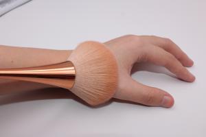 China Soft Synthetic Bristles Setting Powder Foundation Brush factory