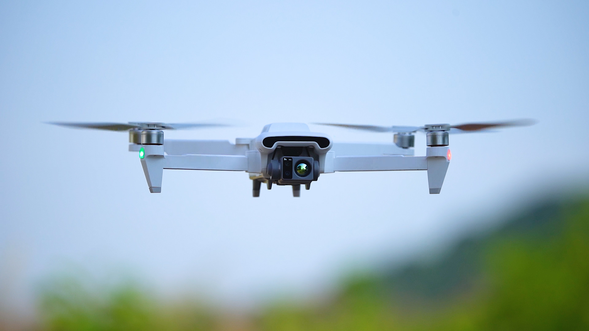 Mini Unmanned Aerial Takeoff Weight 1025g with Max.Flight Speed 18 m/s and Max. lmage Size 8064*6048