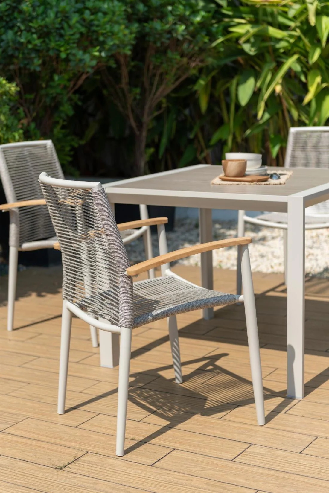 Enjoy Al Fresco Meals with AJUNION Luxury Aluminum Garden Set and Rope Weave Armchair