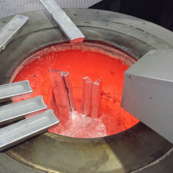 Customized Top Diameter Aluminum Holding Furnace with Immersion Heater and