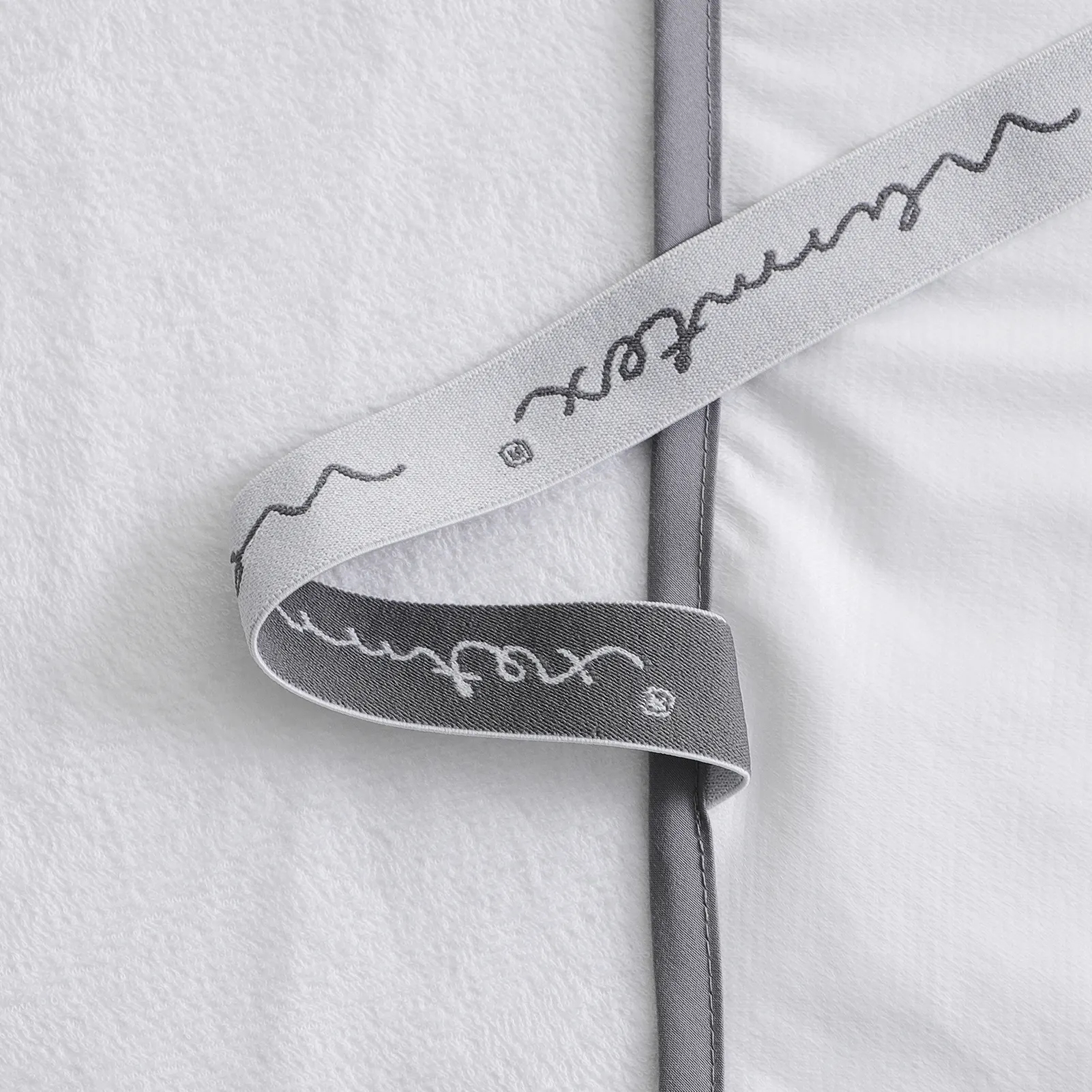 Customised Size Solid White Color Waterproof Terry Mattress Protector with Elastic Bands