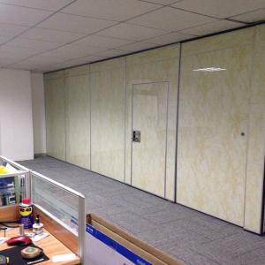 China Malaysia Acoustic Folding Wooden Room Divider Sliding Movable Operable Partitions Walls For Banquet Hall factory