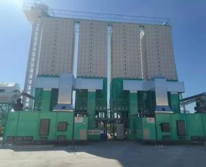 China 120 Tons Per Batch Capacity Grain Dryer With 2 Biomass Furnaces factory