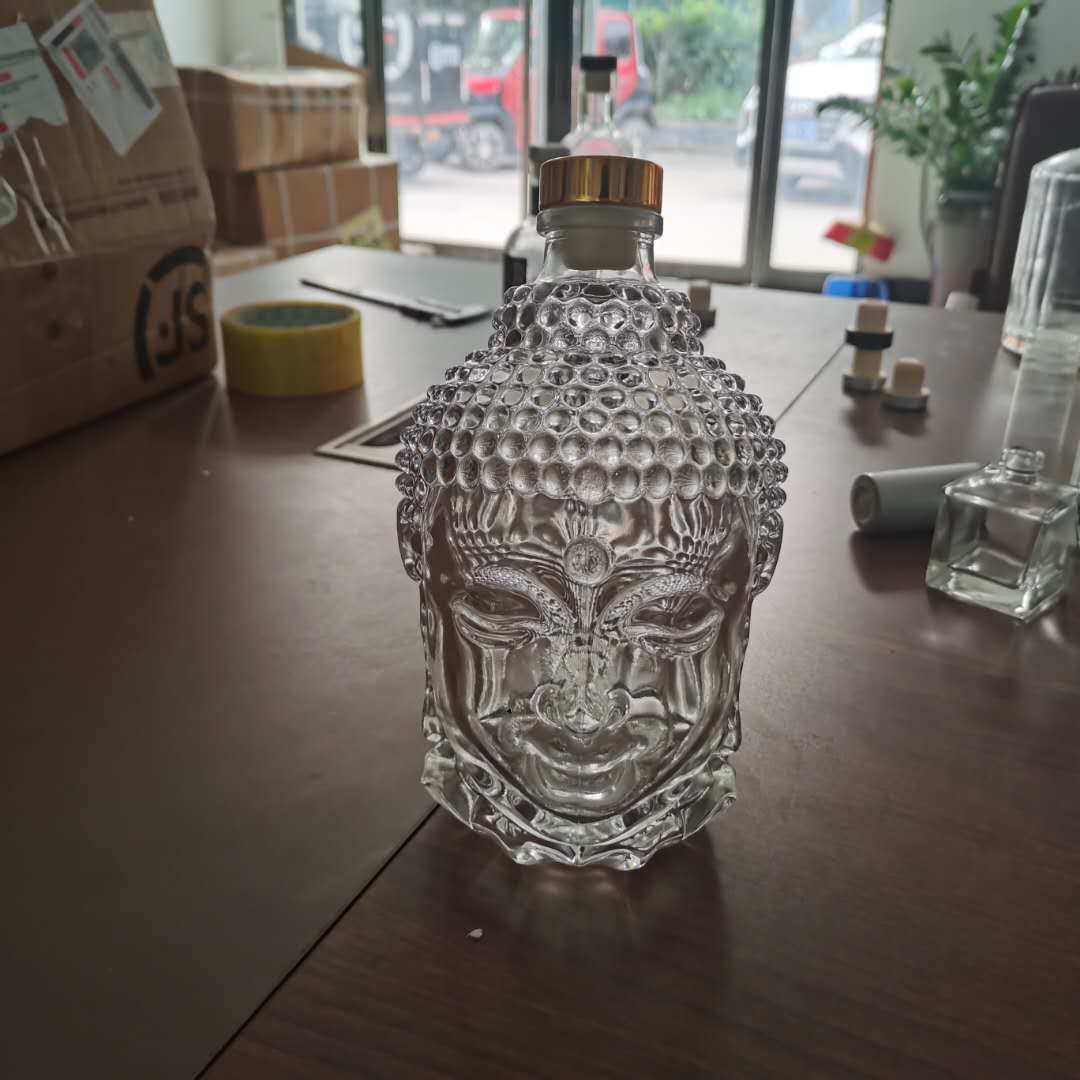Hot Stamping Surface Handling Glass Skull Bottle with Stopper 700ml 750ml Transparent