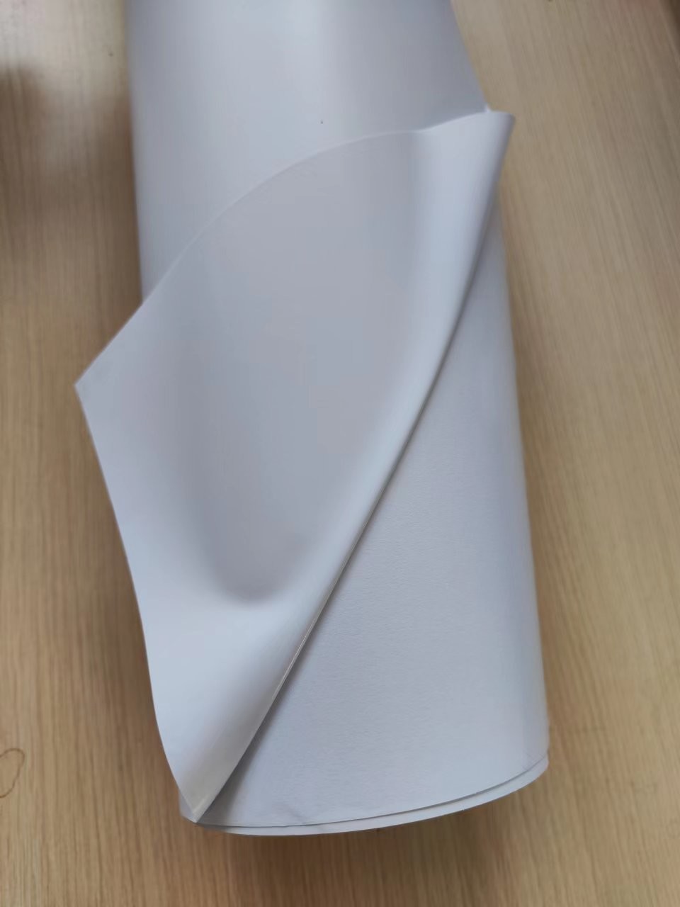 Outdoor Advertising Glossy Vinyl Sticker 100mic Roll With Permernent Grey Glue