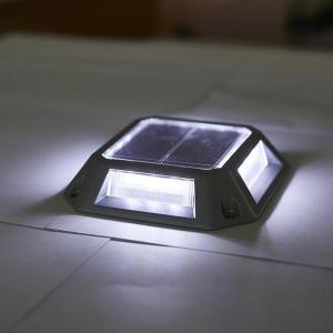 China Aluminum Solar Dock Light for Screw Installation 20 Lumens Brightness 2V Voltage factory
