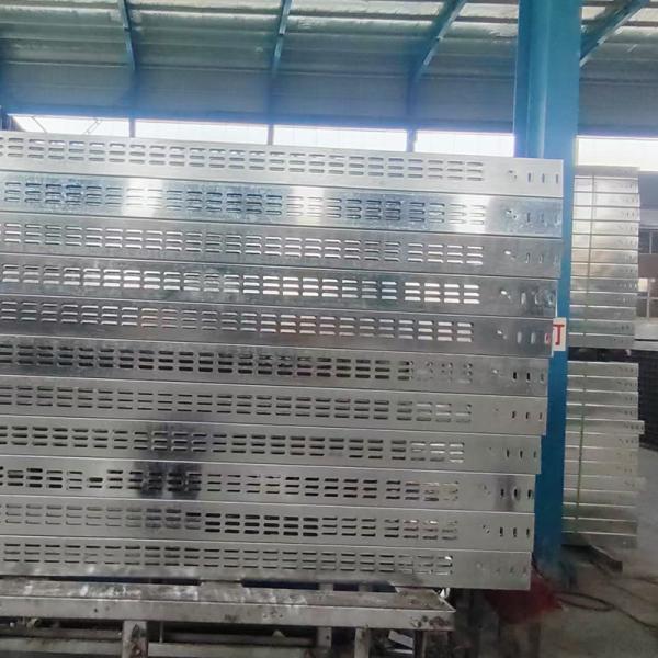 China Galvanized Wireway Cable Tray Strong And Durable Easy To Install Length 2m-6m factory