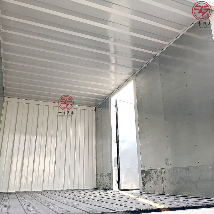 4.2-5.3m Cargo Tank Length Diesel Fuel Type Cargo Truck for Commercial Materials Transport