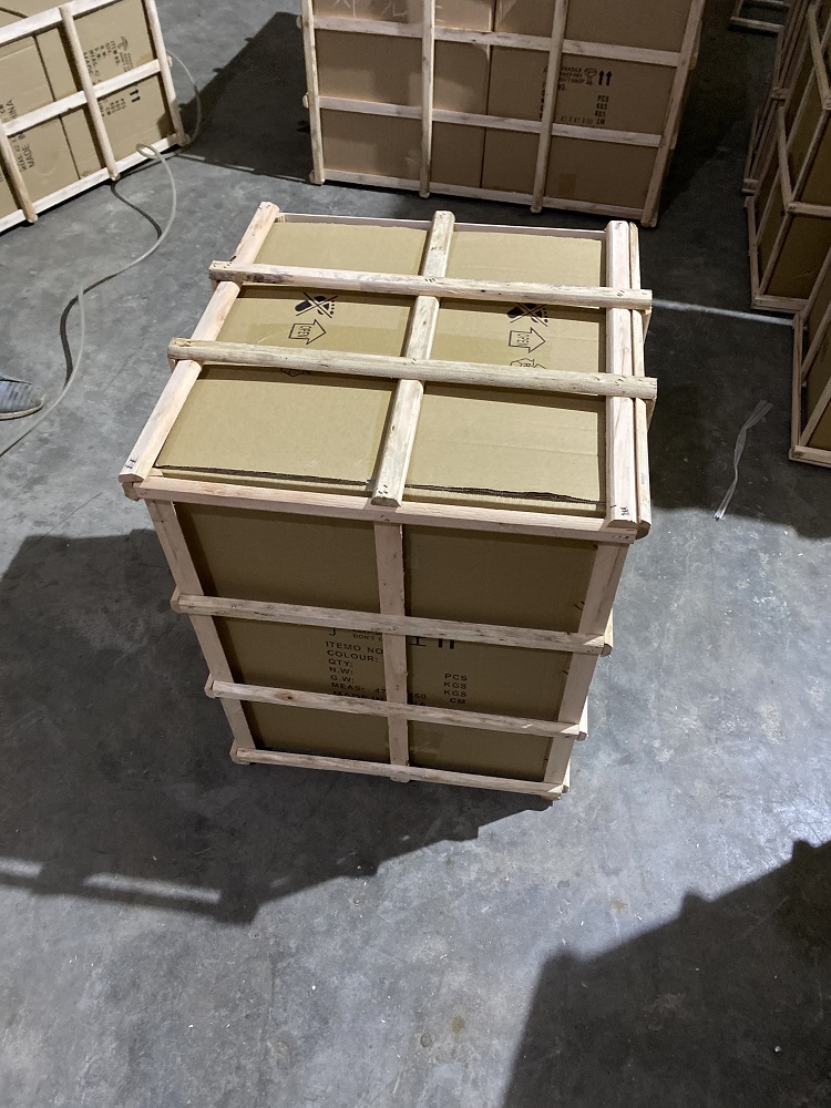 Decorative Rattan Outdoor Lantern , Woven Rattan Lamp 3500K For Atmosphere