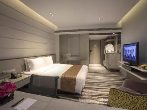 China Laminated furniture for whole house interior fixture hotel bedroom furniture of bed headboard and TV unit table factory