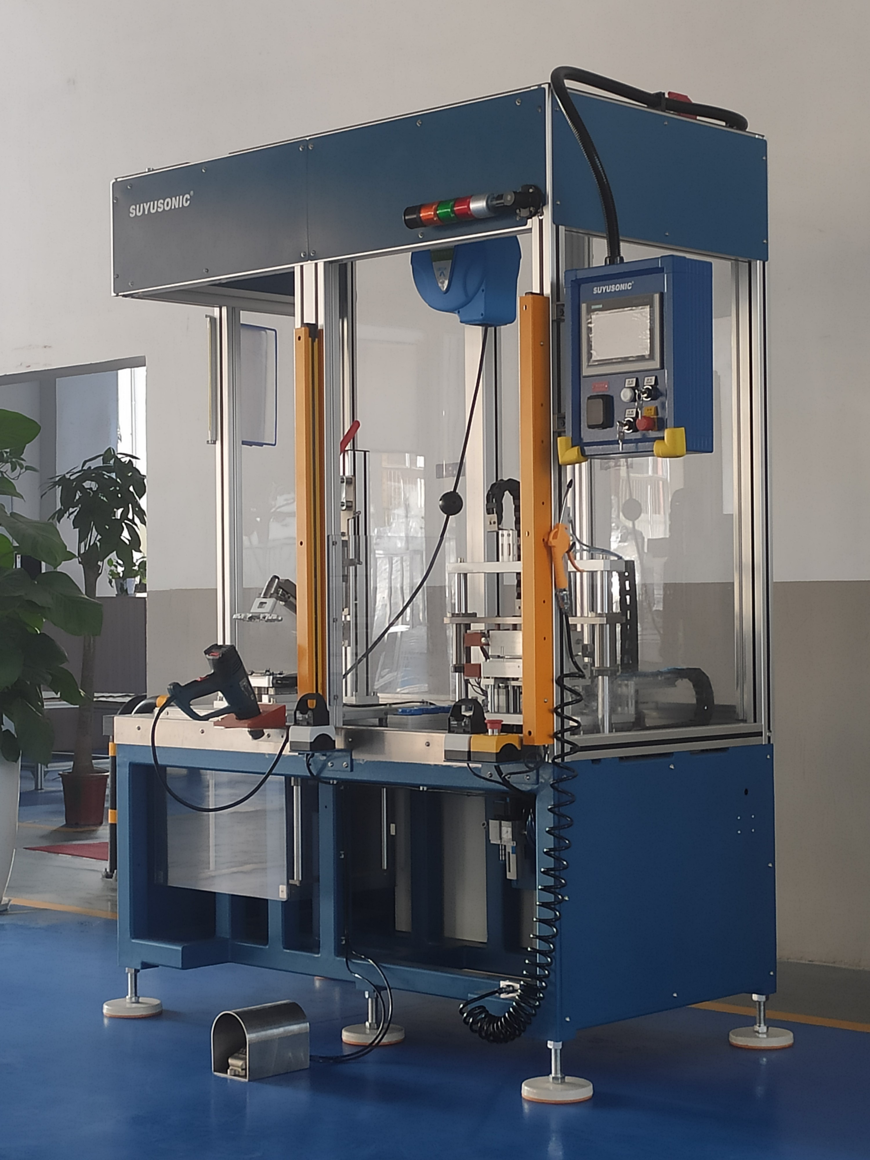 New Plastic Welding Workstation and Car Interior Lamination Equipment with 1000 KG Capacity and 6000*1500*2000MM Dimensions