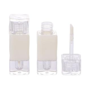 China Plastic Lip Gloss Stick Empty Tube Container with Customized Logo and 2.6ML Capacity factory