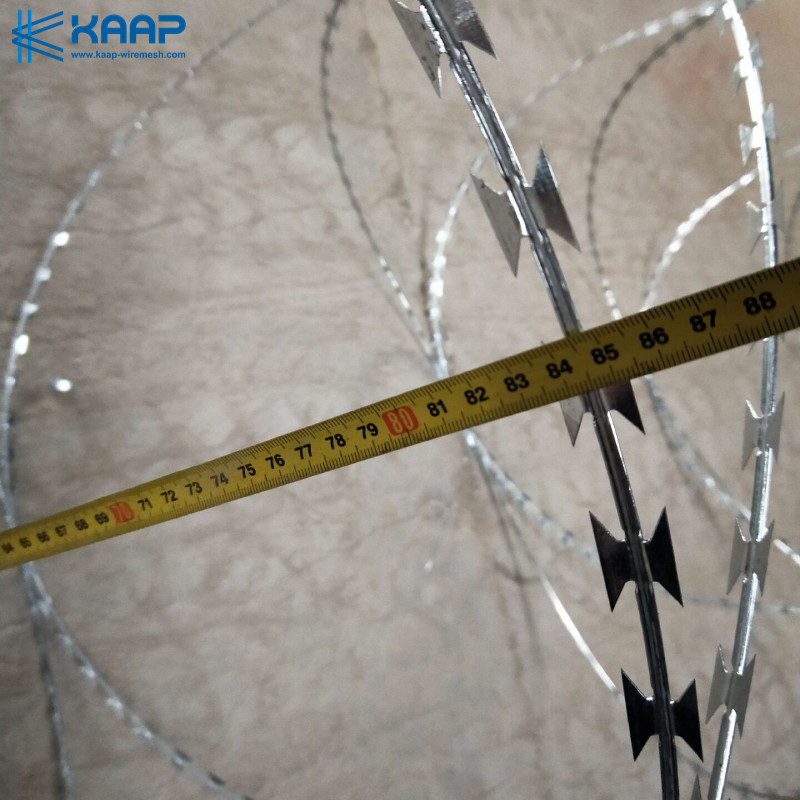 China Concertina Fencing Butterfly Razor Barbed Wire 6m Length factory