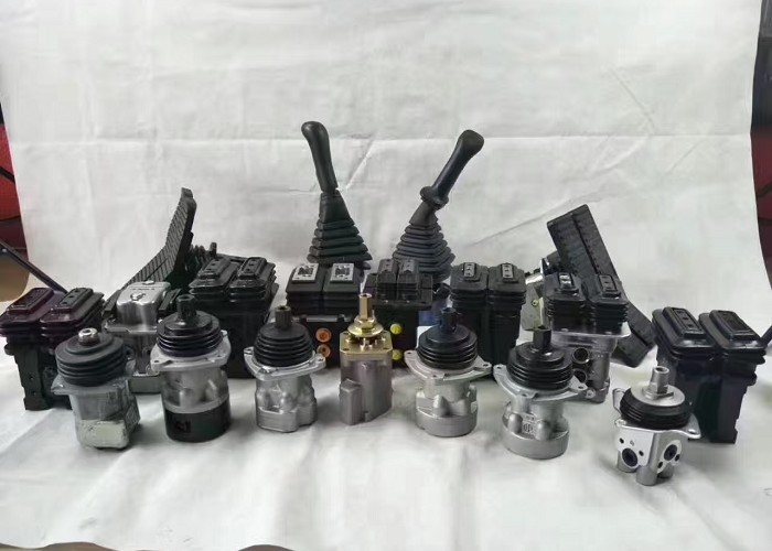 1727766 1727767 CAT Excavator Water Pump 2P0662 2P0661