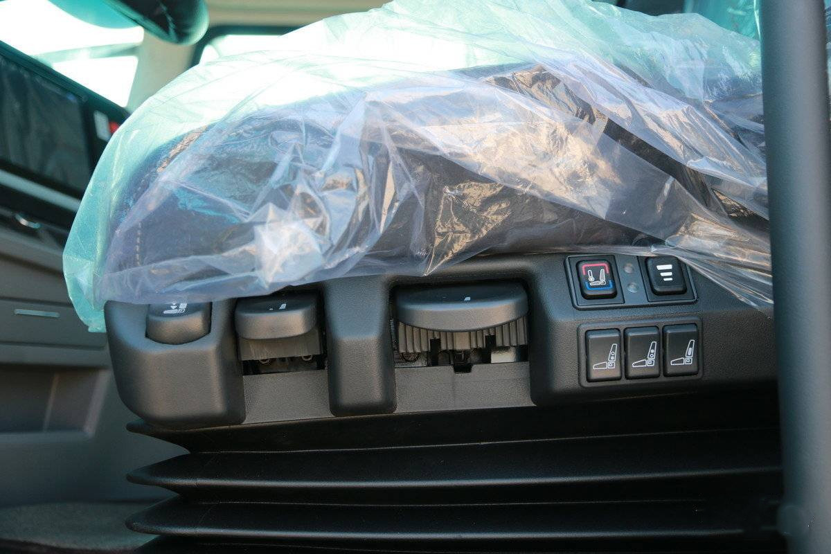 Tractor Head Truck Eaton 12th Gear Dongfeng GX 4*2 Traction Mass 35 Tons 480hp Heavy Truck