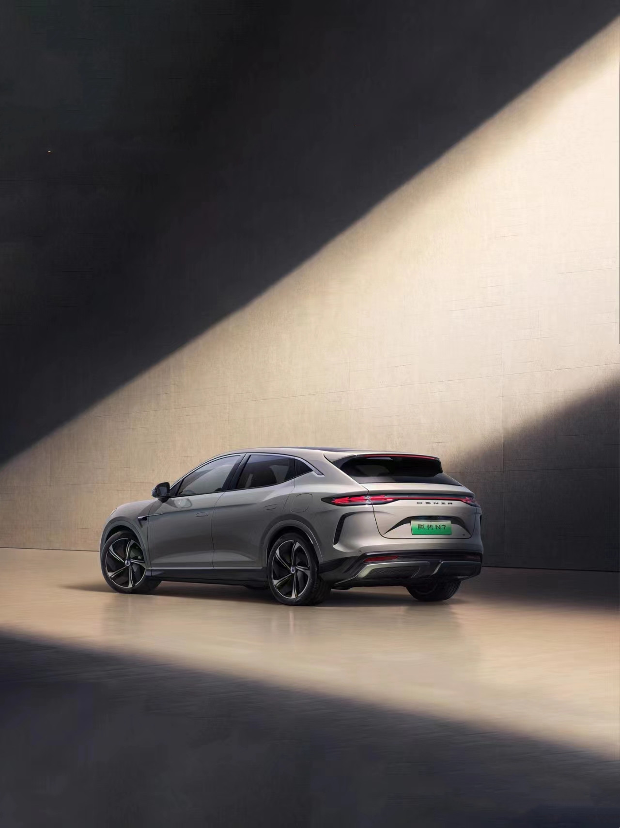 Maximum torque 360N.m DENZA N7 2024 ultra long range 702km edition 230kW 313hp motor 5 door 5 seats SUV 91.3kWh blade battery