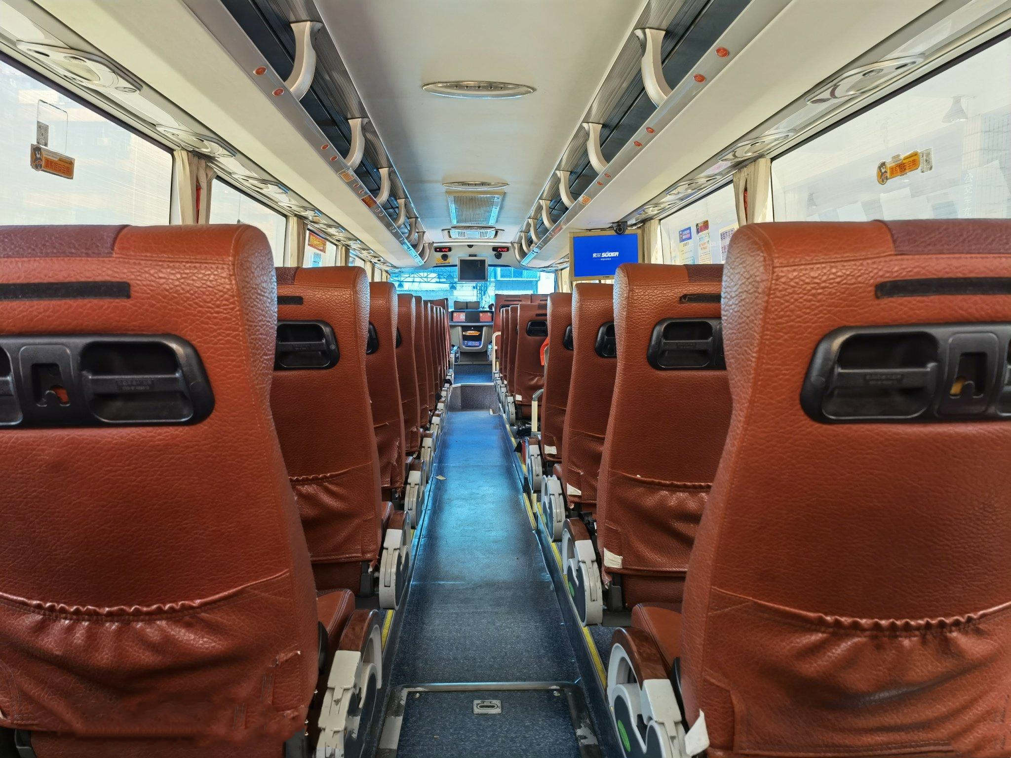 Yutong ZK6127 Used Coach Bus 53seats Two Doors Airbag Chassis Luxury Second Hand Bus