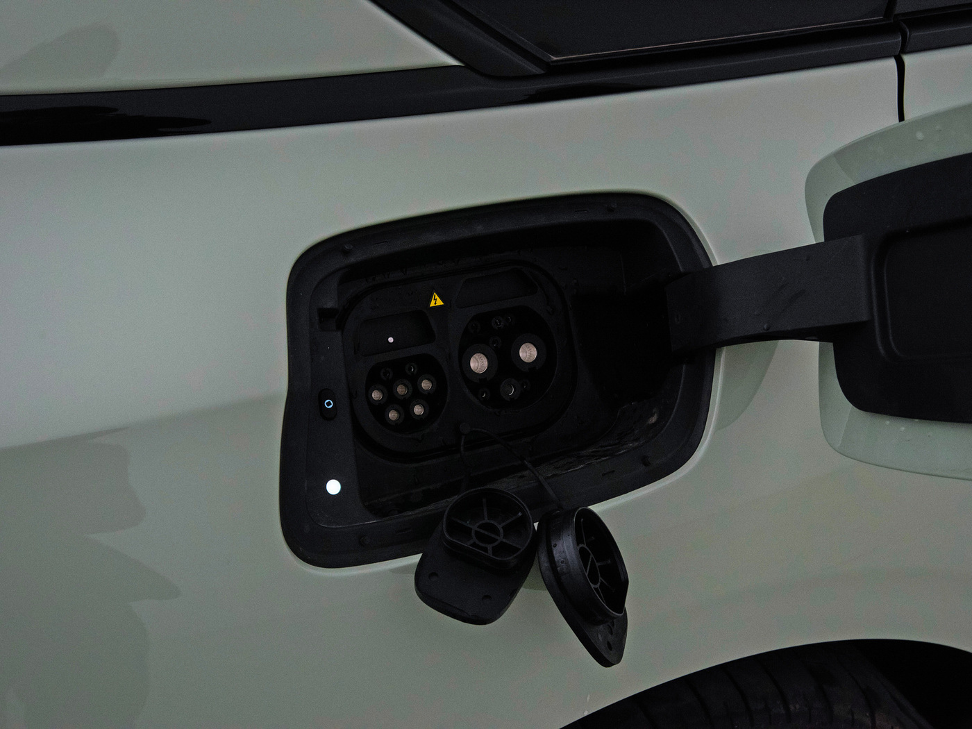 Max Speed 190km/h 2024 FAW Hongqi EH7 Electric Car with Long Range 820km and Energy-Saving Technology