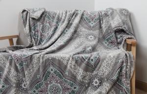 China LongWell Bulk Flannel Blankets Solid Color Lightweight Skin Friendly 220*240CM factory