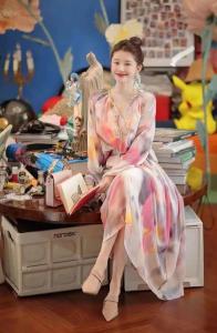 China Silk Elastic Twill 20MM Antiflaming Anti-Wrinkle Scarf Digital printed Design for fashion luxury Dress factory