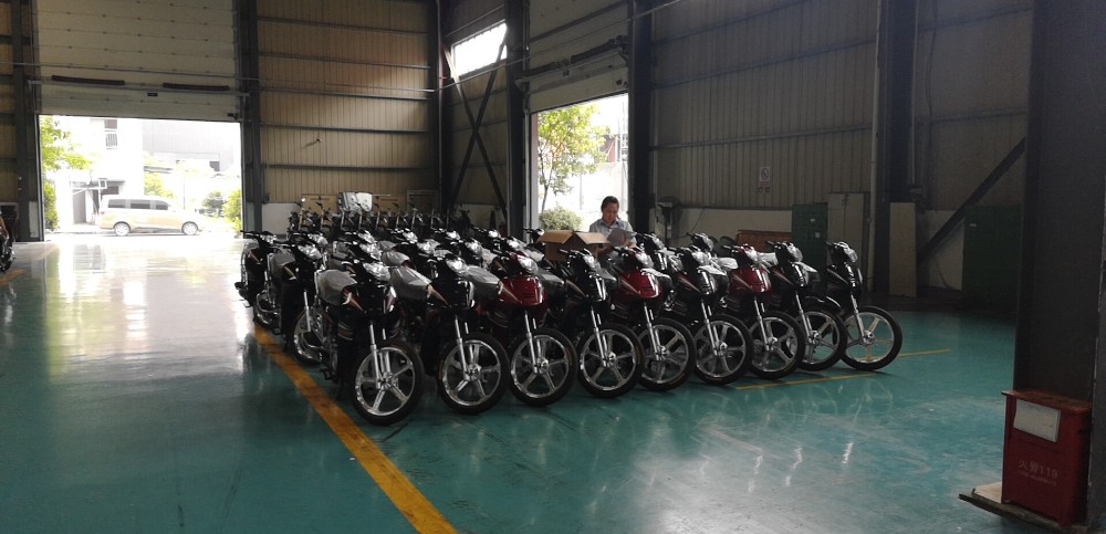 2022 Alpha wholesale 50cc 70cc 90cc moped motorcycle c90 High quality motor bike streebikes minibike pocketbikes