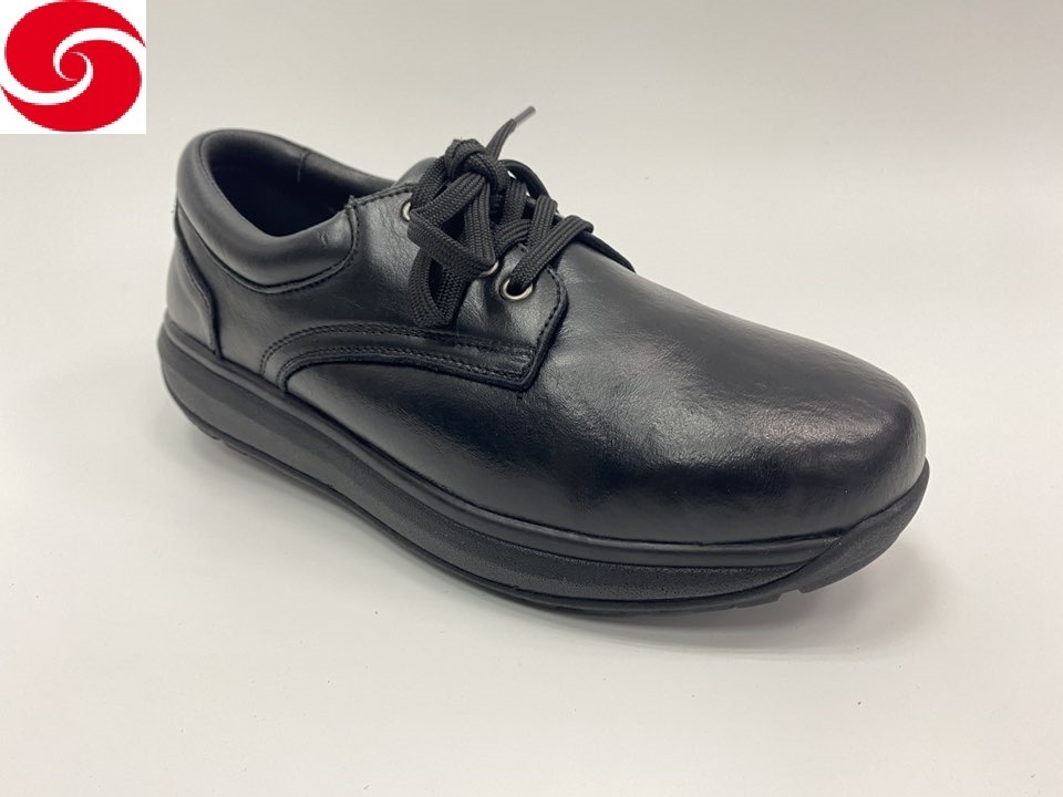 Resistance to Abrasion Less Than 50 / 3 Layer Rubber PU EVA Grain Leather Black Shoes