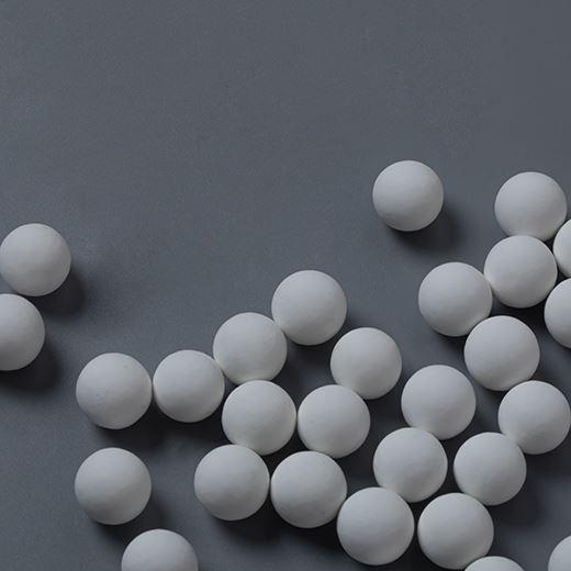 99% Alumina Content Inert Alumina Balls Bulk Density ≥3.2g/Cm3 Water Absorption