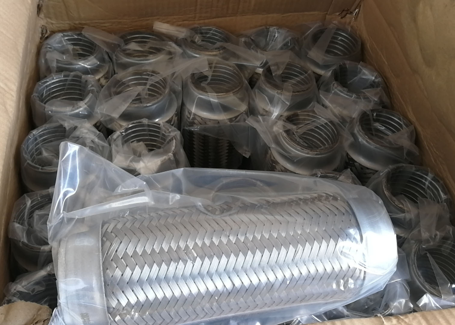 2.5" X 8" 12" Overall Length 201 Stainless Steel Exhaust Flex Pipe For Automobile Aftermarket