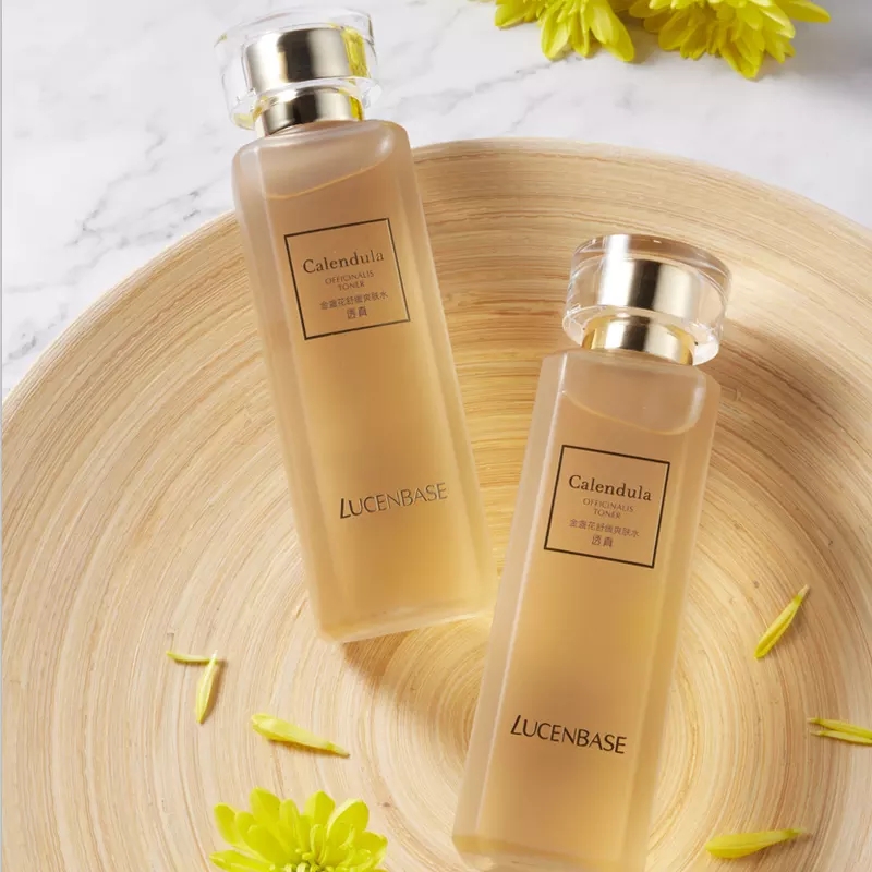 Skin Balancing Pore-Reducing Toner Minimizes Large Pores Face Moisturizing Calendula Skin Toner for Face