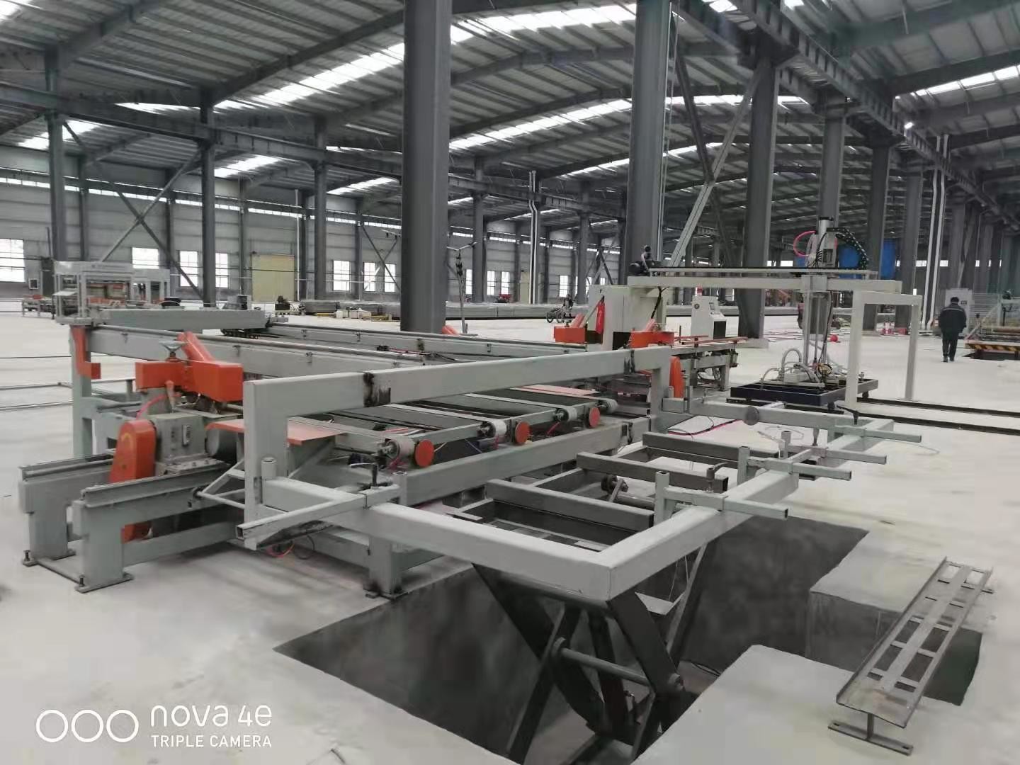 Full Automatic Mgo Sandwich Wall Board Lamination Machine with Steel Structure