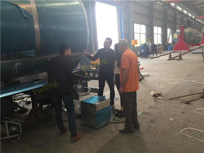 5mm , 6mm Thickness Fuel Tanker Semi Trailer Optional Compartment / Dimension
