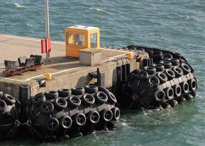 RSS3 Natural Rubber Dock Fender , Rubber Fenders For Boats Stable Performance