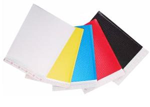 China Personalized Colored Bubble Mailers Bulk With PE Film For Small Parcels Packing factory