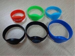 China Smart Customized 13.56Mhz RFID NFC Silicone Wristband factory