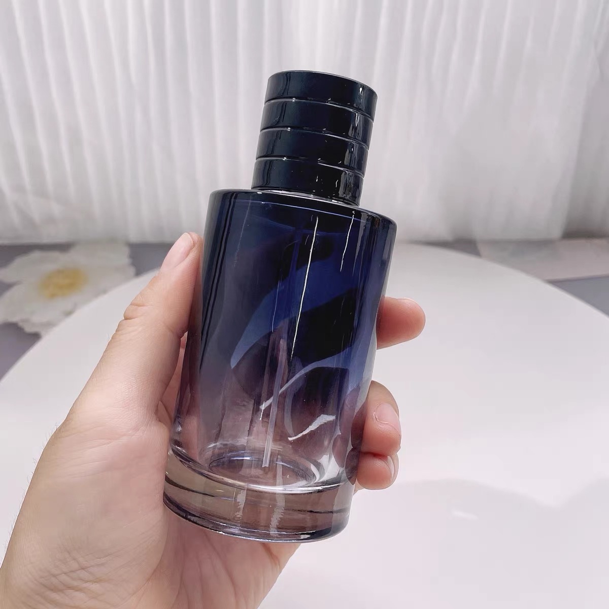 Luxury Gradient Color Vodka Perfume Glass Bottle with Pump Spray 10ml 50ml 60ml 100ml