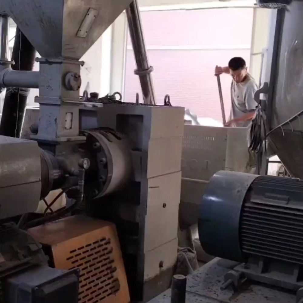 High Speed 1.5M Used Extrusion Machine PP PE Flat Yarn Extruder Machine 250m/Min